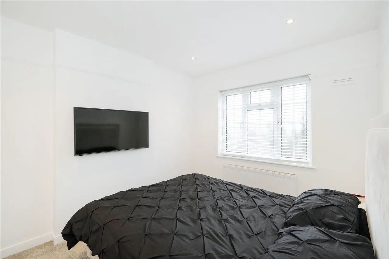High Road, Loughton, IG10, photo 12