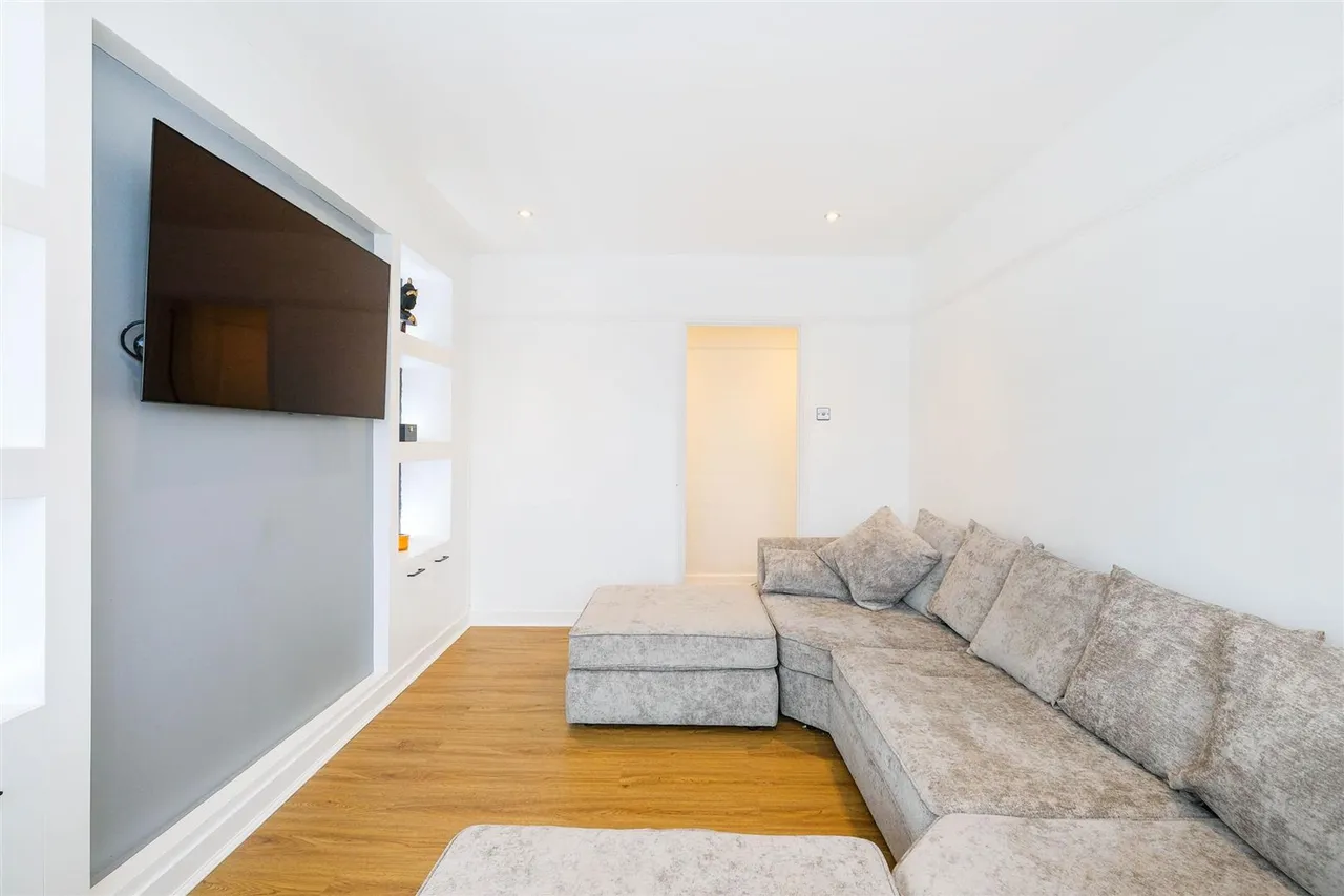High Road, Loughton, IG10, photo 8
