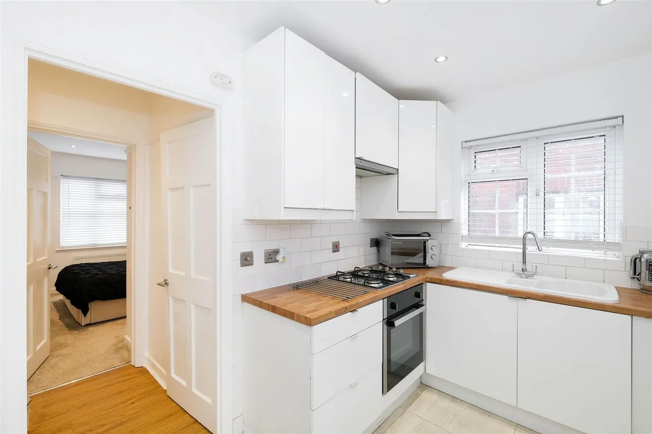 High Road, Loughton, IG10, photo 4