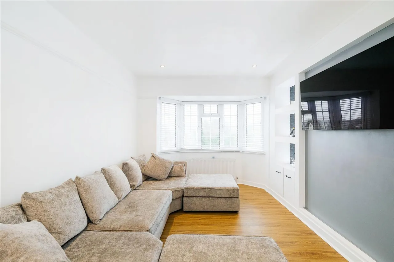 High Road, Loughton, IG10, photo 6