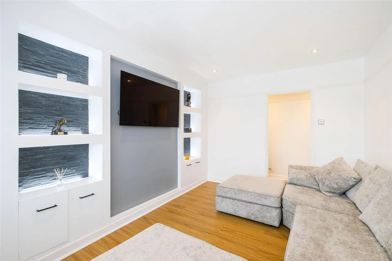 High Road, Loughton, IG10, photo 5