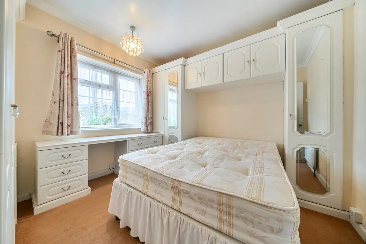 Page Crescent, DA8, photo 6