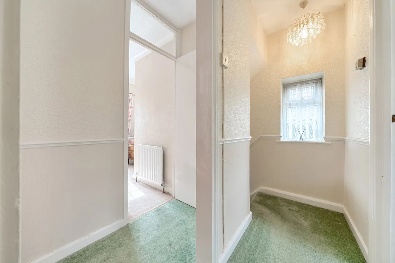 Page Crescent, DA8, photo 14