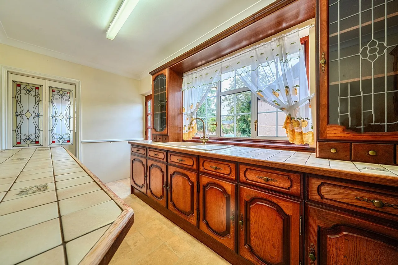 Page Crescent, DA8, photo 17