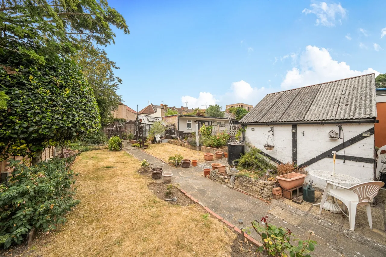 Page Crescent, DA8, photo 11