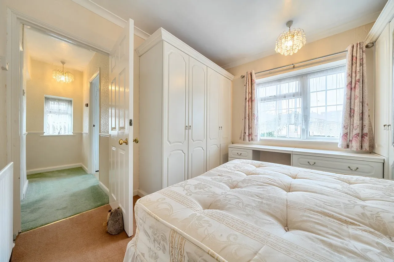 Page Crescent, DA8, photo 13