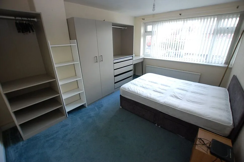 Broadway, Chadderton, OL9, photo 5