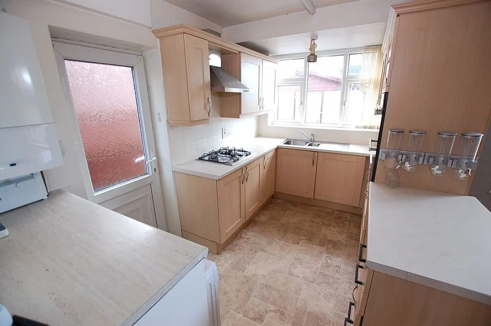 Broadway, Chadderton, OL9, photo 9