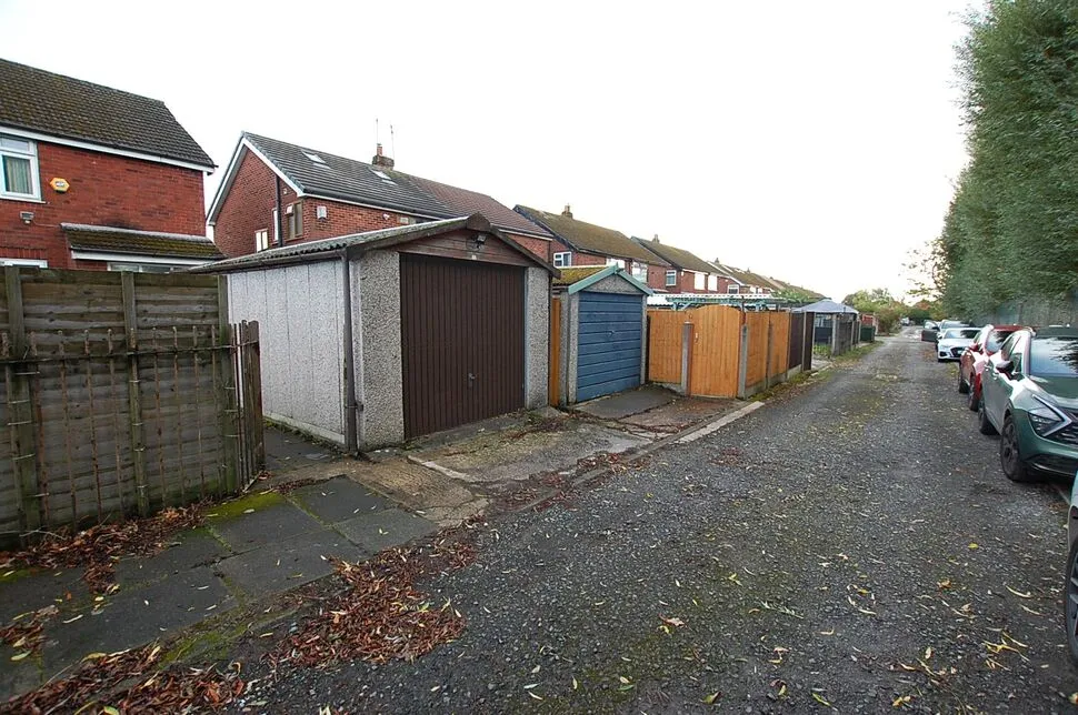 Broadway, Chadderton, OL9, photo 14