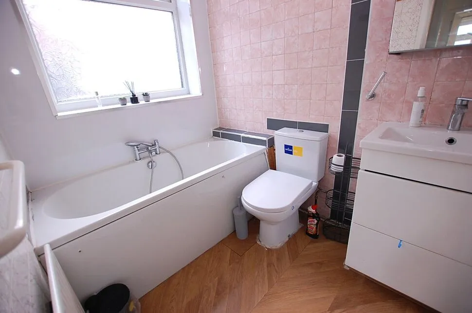 Broadway, Chadderton, OL9, photo 8
