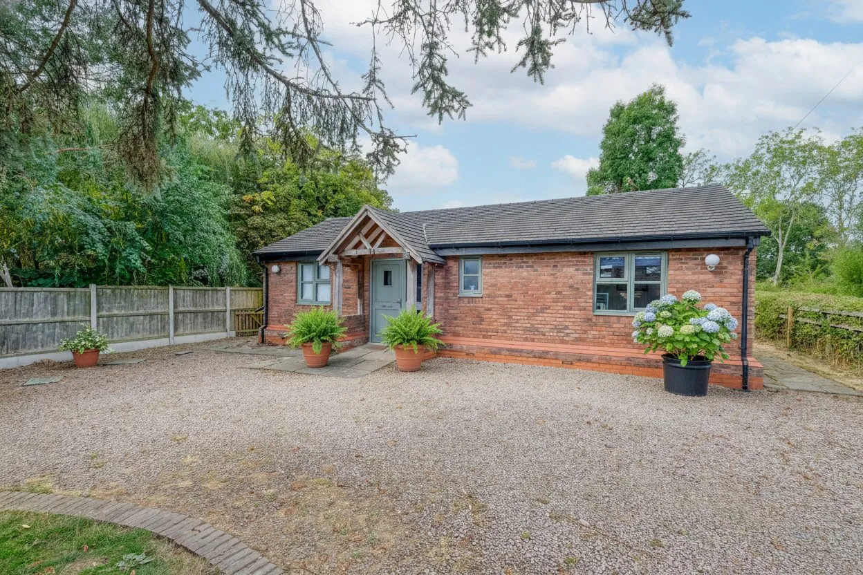 3 bed house for sale, Church Road, Bradley Green, B96