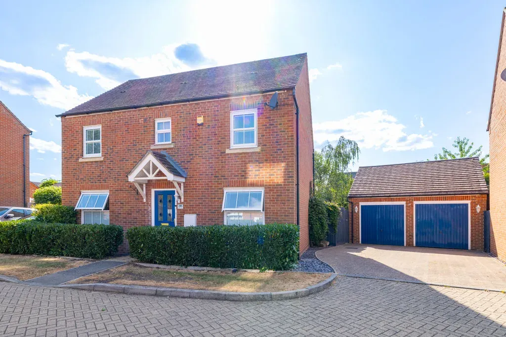 4 bed house for sale — Ultra Avenue, Bletchley, Milton Keynes, Buckinghamshire, MK3 6GY