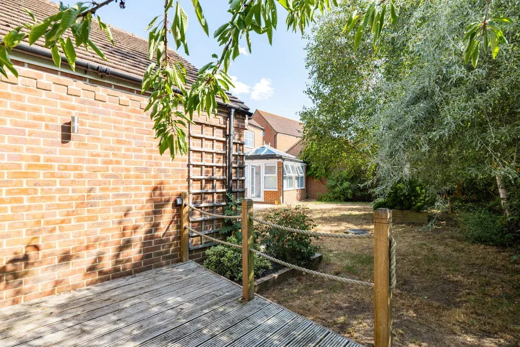 Ultra Avenue, Bletchley, Milton Keynes, Buckinghamshire, MK3 6GY, photo 23