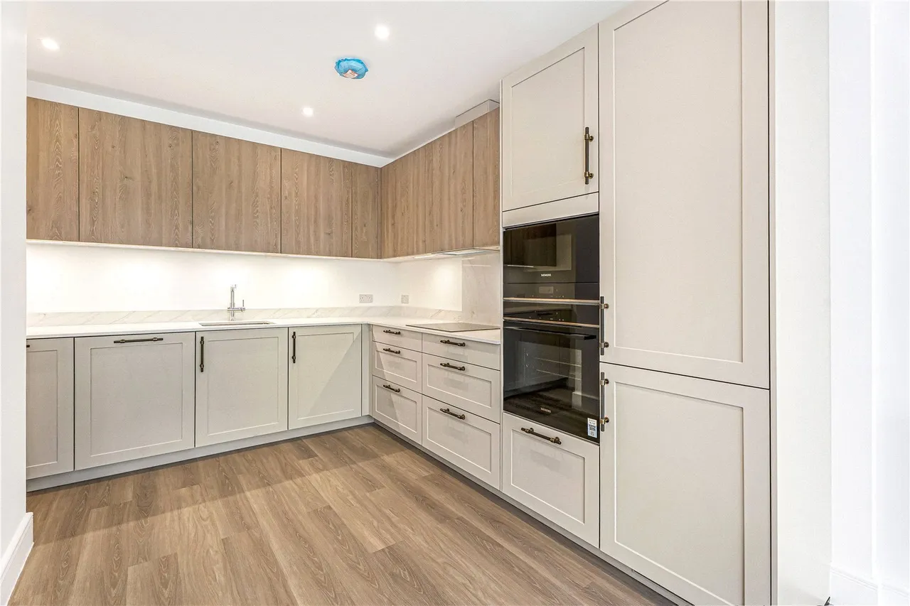 Chase Side, Southgate, London, N14 4PR, photo 2