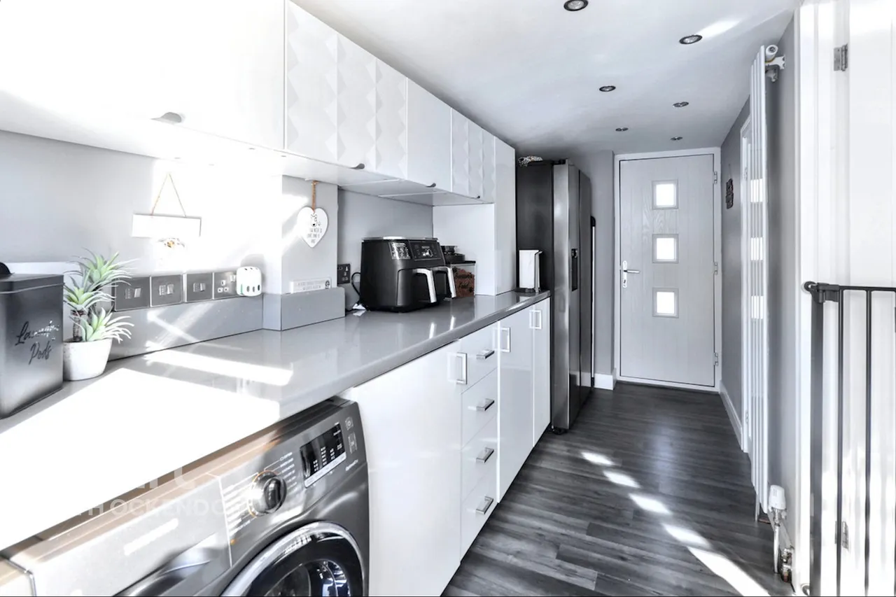 Swale Close, Aveley, RM15, photo 15