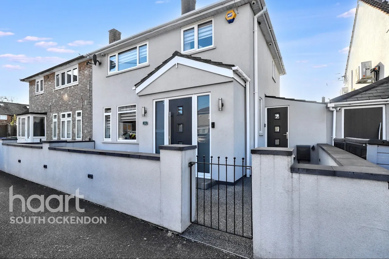 3 bed house for sale, Swale Close, Aveley, RM15