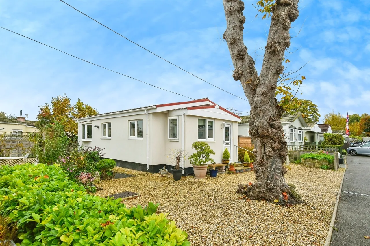 2 bed park home for sale — Cannons Drive, St. Johns Priory, Lechlade