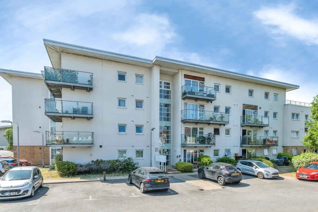 2 bed flat for sale — Bircham Road, Southend On Sea, Essex, SS2