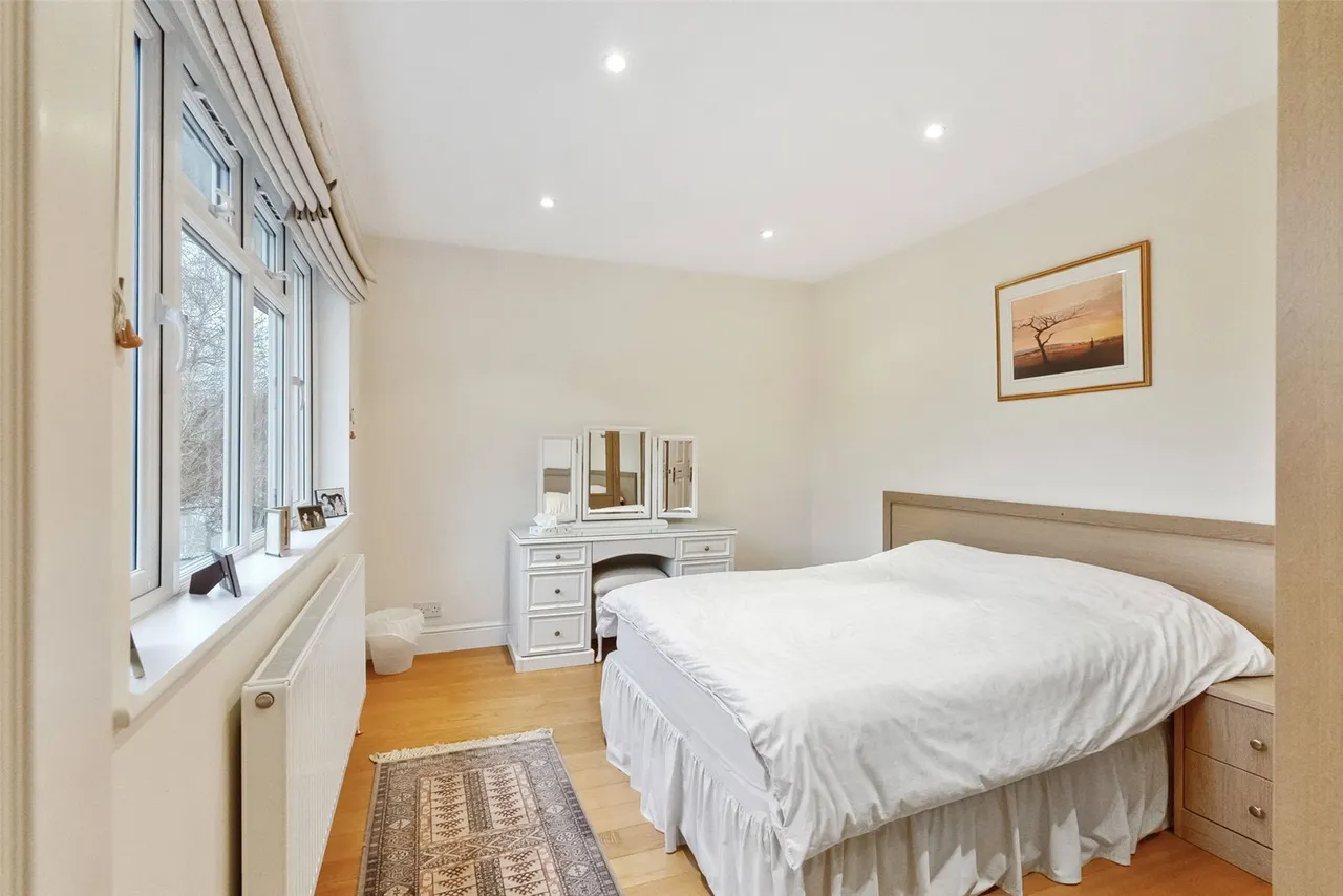 Old Farm Road, Hampton, TW12 3RL, photo 16