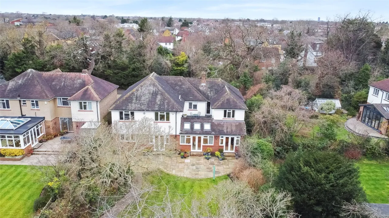 Old Farm Road, Hampton, TW12 3RL, photo 3