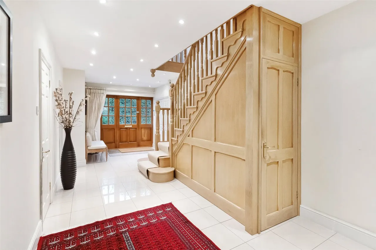 Old Farm Road, Hampton, TW12 3RL, photo 5
