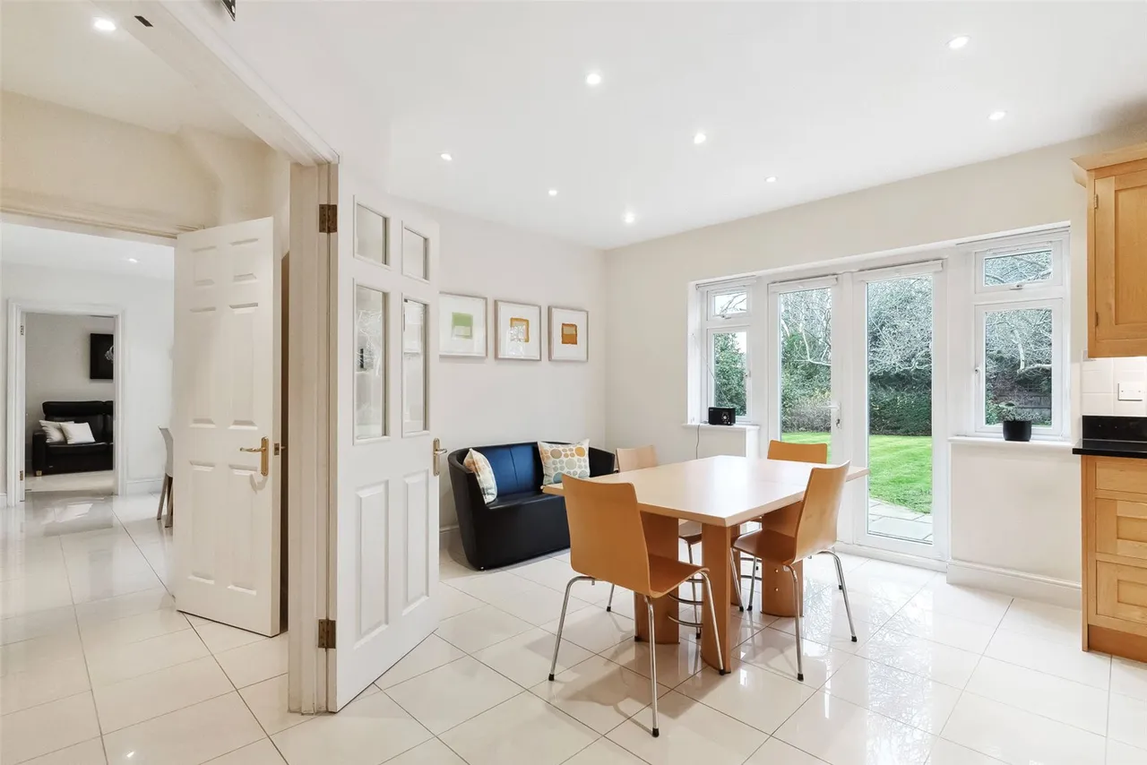 Old Farm Road, Hampton, TW12 3RL, photo 9