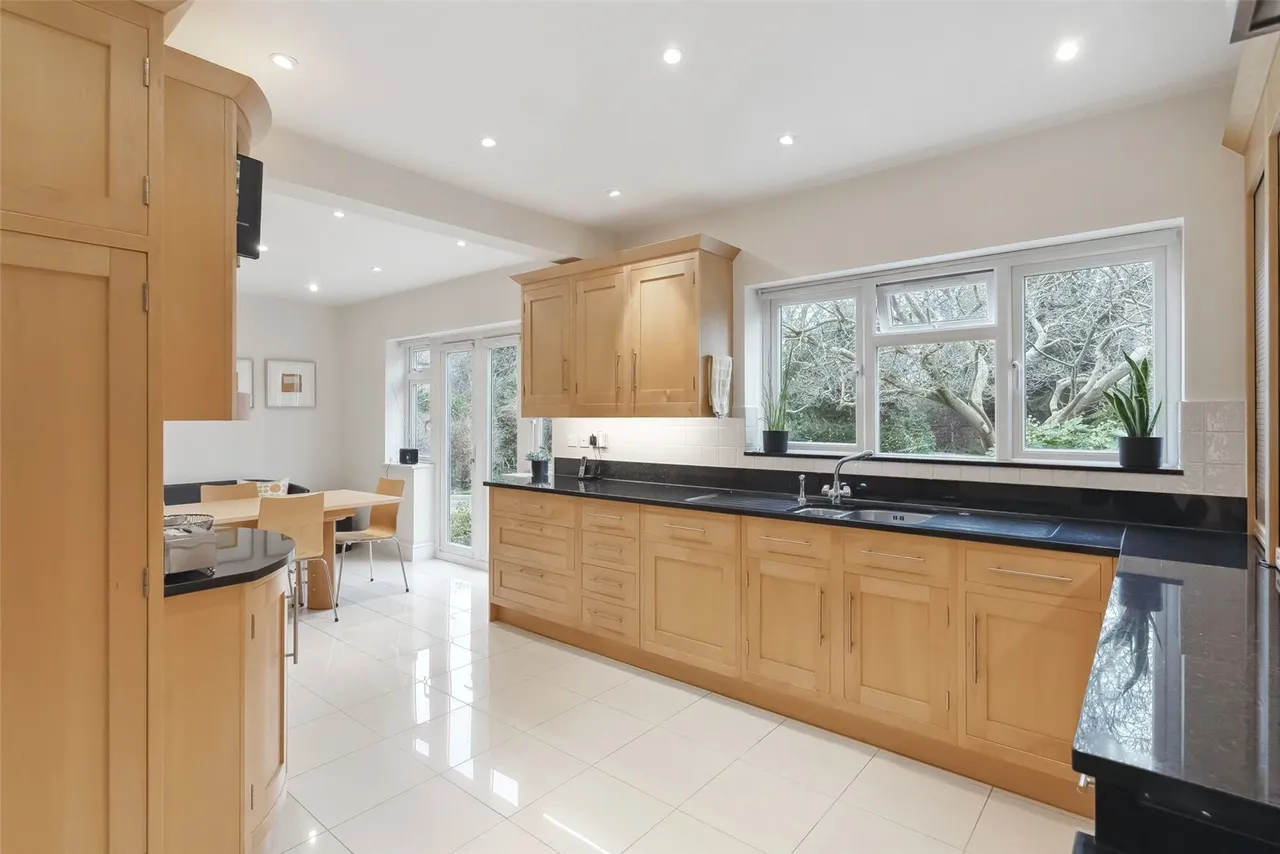 Old Farm Road, Hampton, TW12 3RL, photo 7