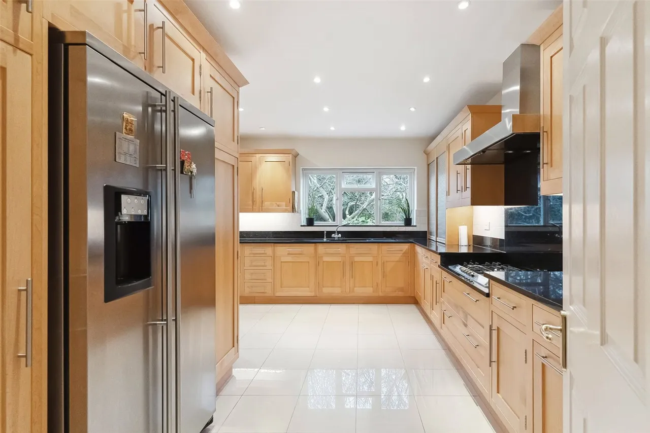 Old Farm Road, Hampton, TW12 3RL, photo 6