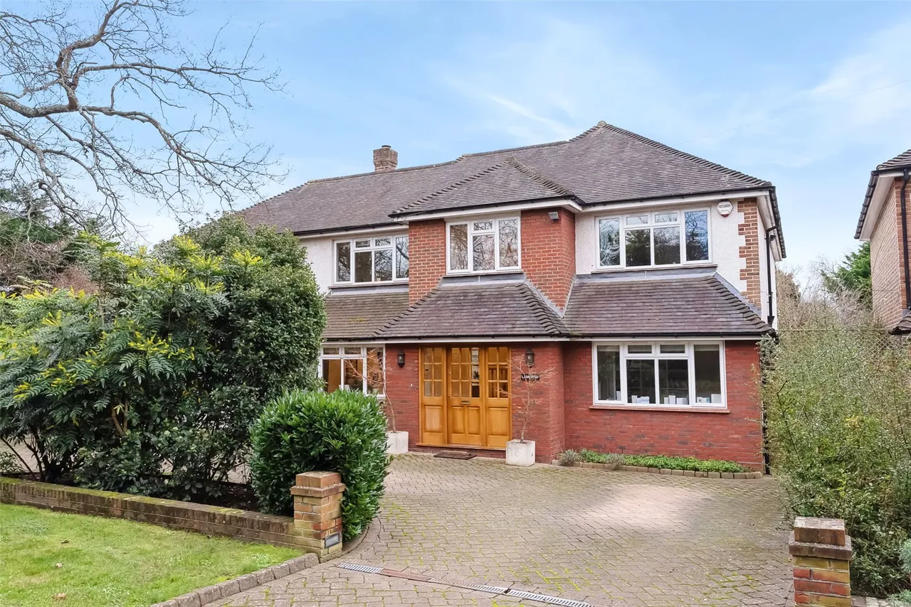 5 bed house for sale — Old Farm Road, Hampton, TW12 3RL