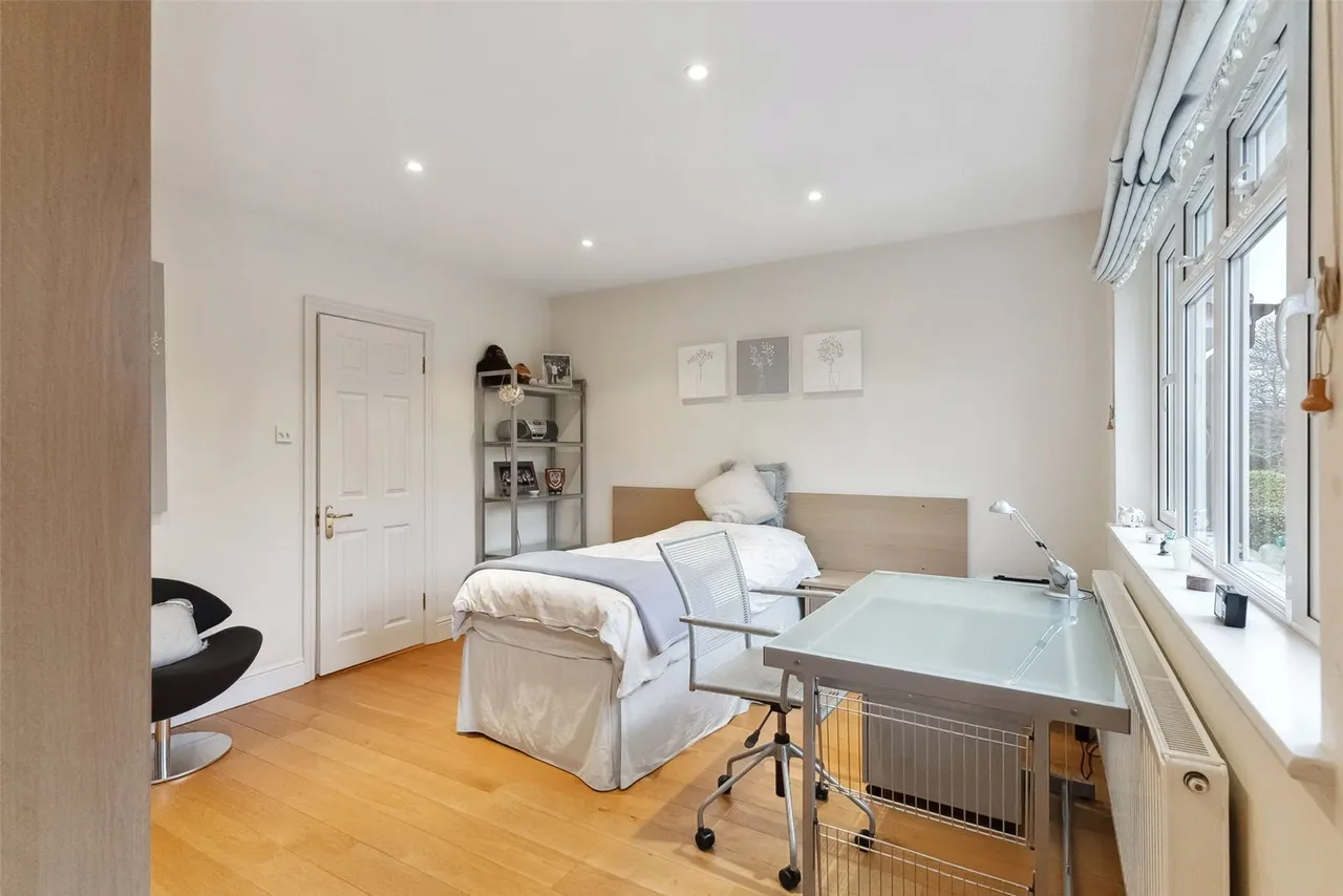 Old Farm Road, Hampton, TW12 3RL, photo 17