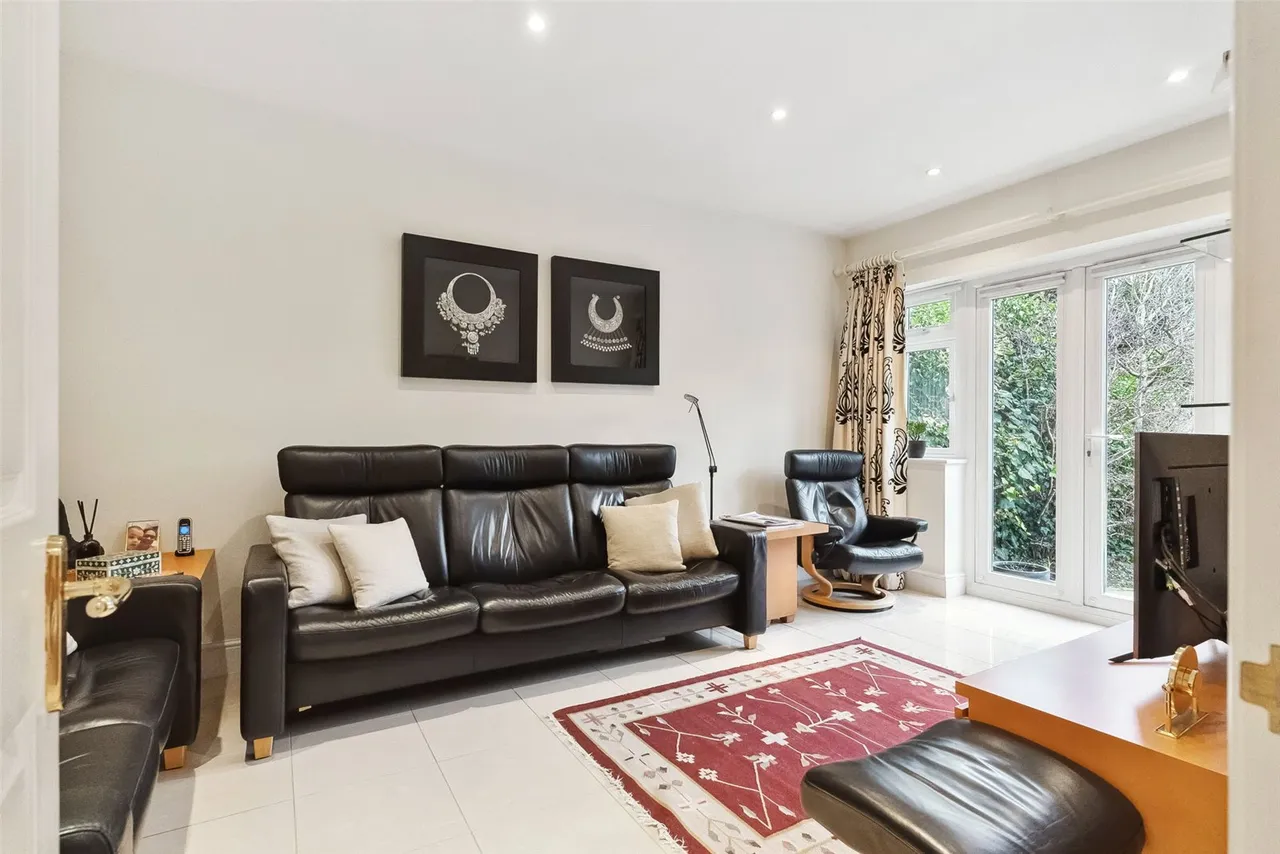 Old Farm Road, Hampton, TW12 3RL, photo 12