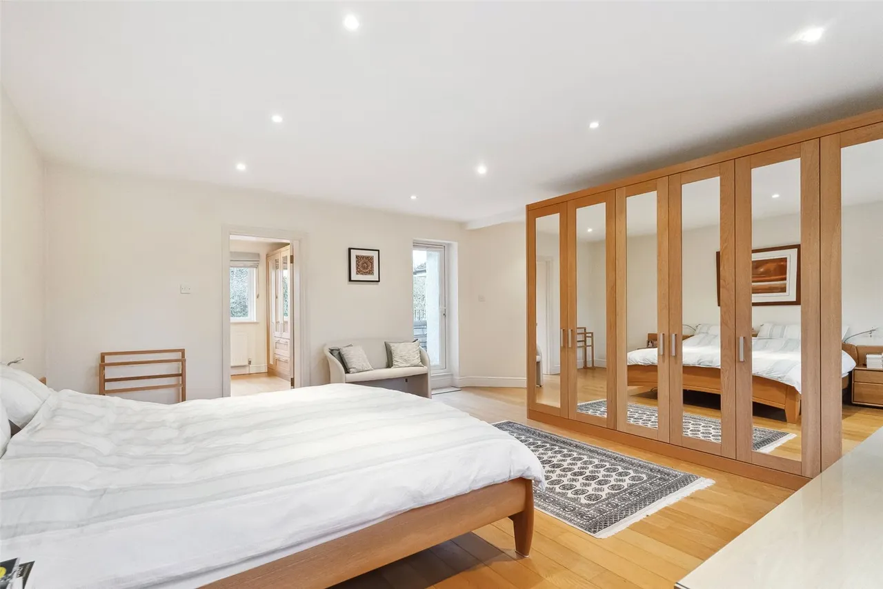 Old Farm Road, Hampton, TW12 3RL, photo 14