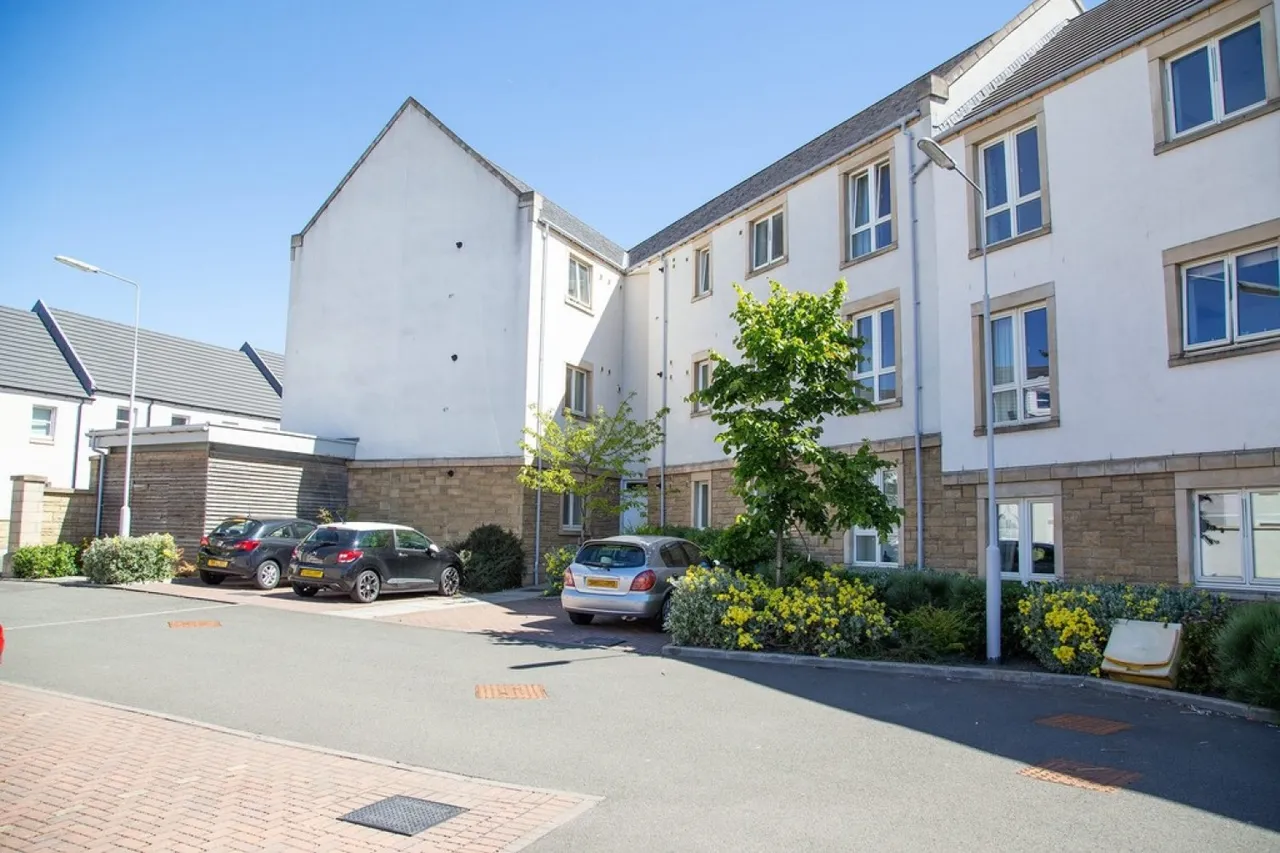 2 bed flat to rent — Kirkcaldy, Fife