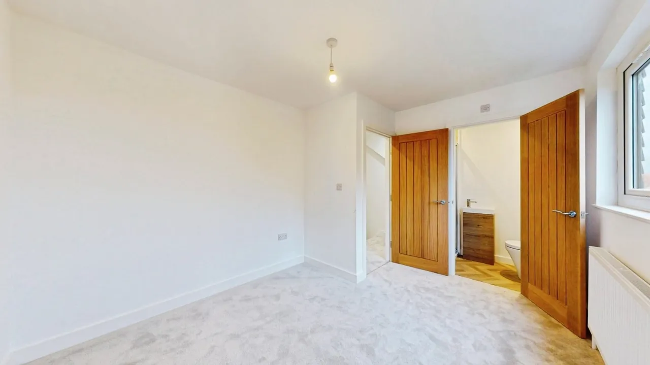 Bradford Road, Otley, LS21, photo 11