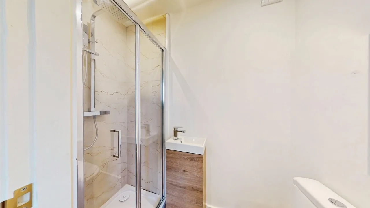 Bradford Road, Otley, LS21, photo 12