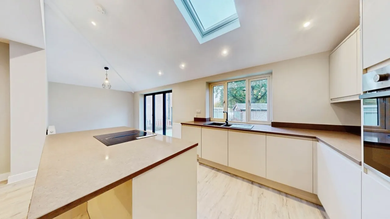 Bradford Road, Otley, LS21, photo 3