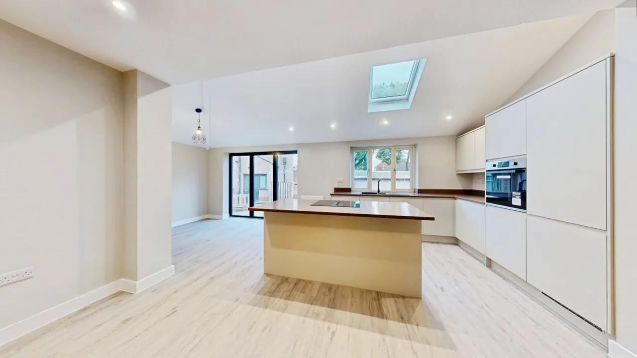 Bradford Road, Otley, LS21, photo 2