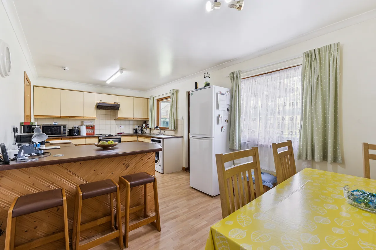 Glenfield Cottage, Logiealmond, PH1, photo 5