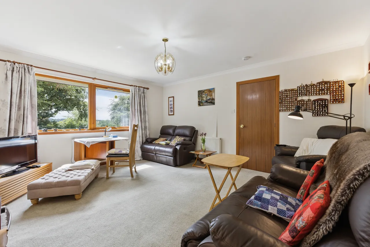 Glenfield Cottage, Logiealmond, PH1, photo 4