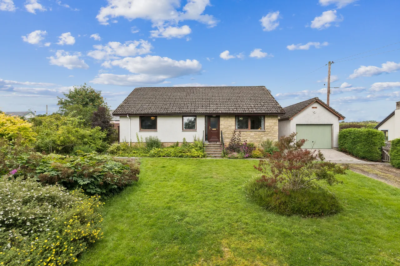 3 bed house for sale, Glenfield Cottage, Logiealmond, PH1