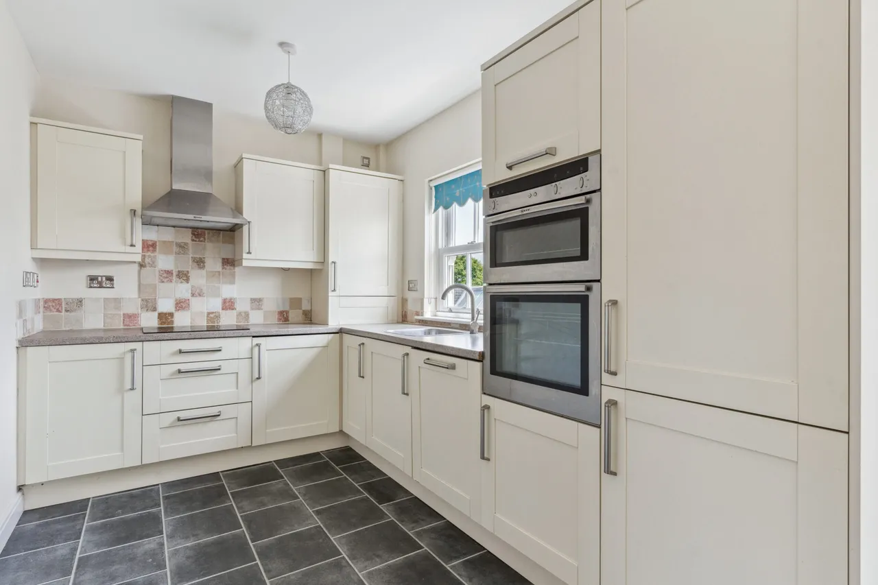 Apartment 11, Robert Ellis Court St. Martins Road, Knebworth, SG3 6EL, photo 4