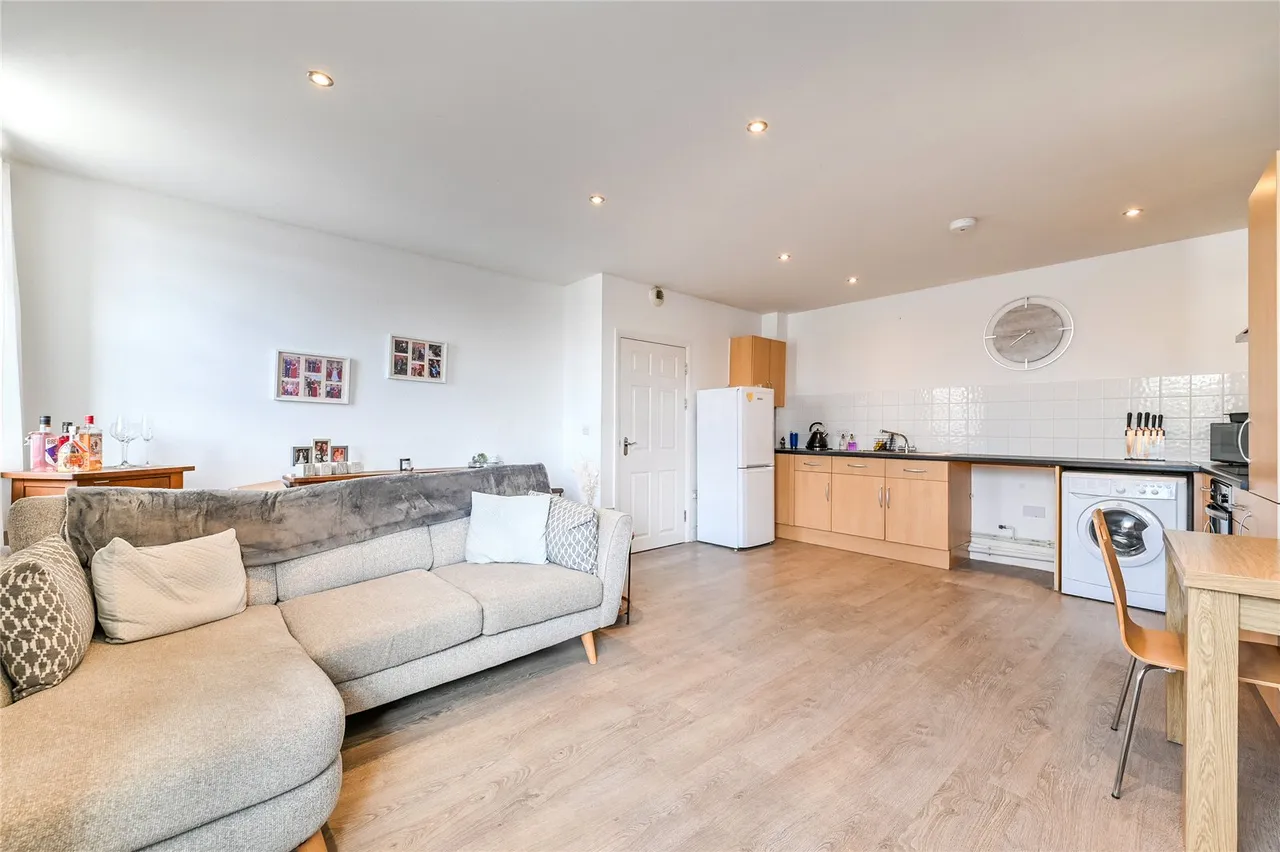 Dover Road East, Northfleet, DA11, photo 2
