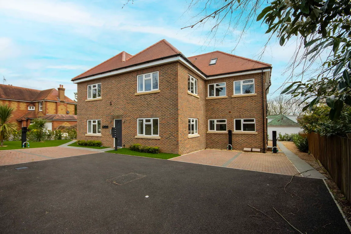 3 bed flat for sale, Ducks Hill Road, Northwood, HA6