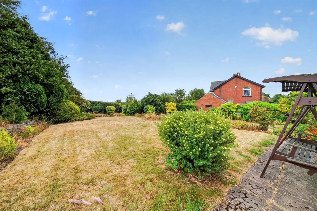 Gildersome Lane, Gildersome, LS27, photo 13