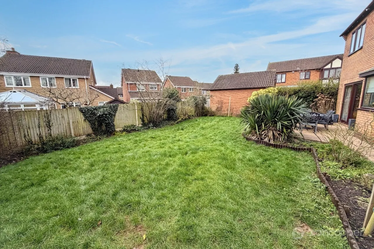 Chichester Close, St Nicolas Park, CV11, photo 28