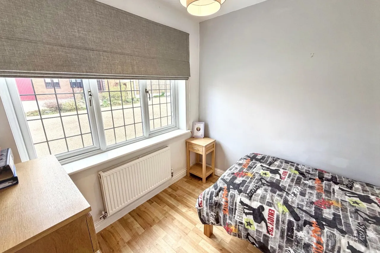 Chichester Close, St Nicolas Park, CV11, photo 9
