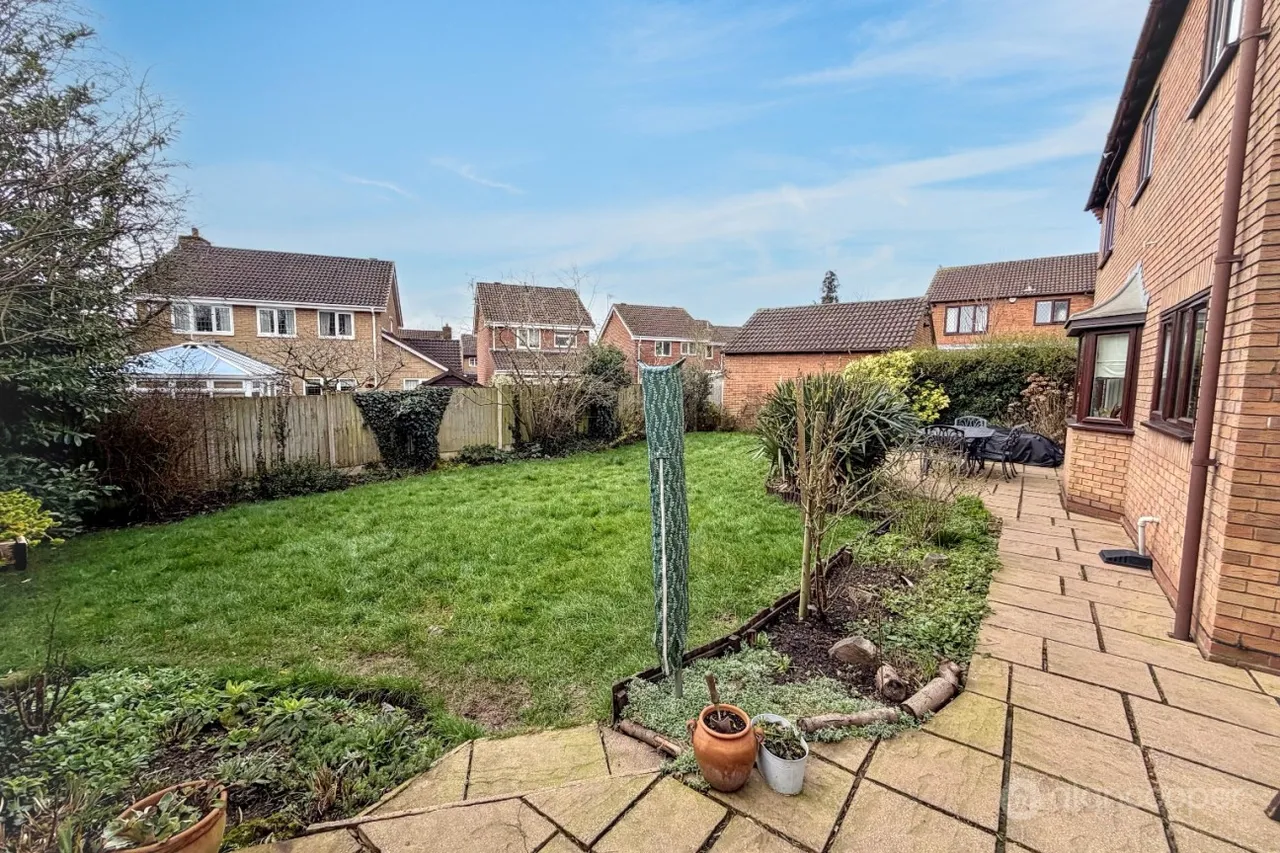 Chichester Close, St Nicolas Park, CV11, photo 27