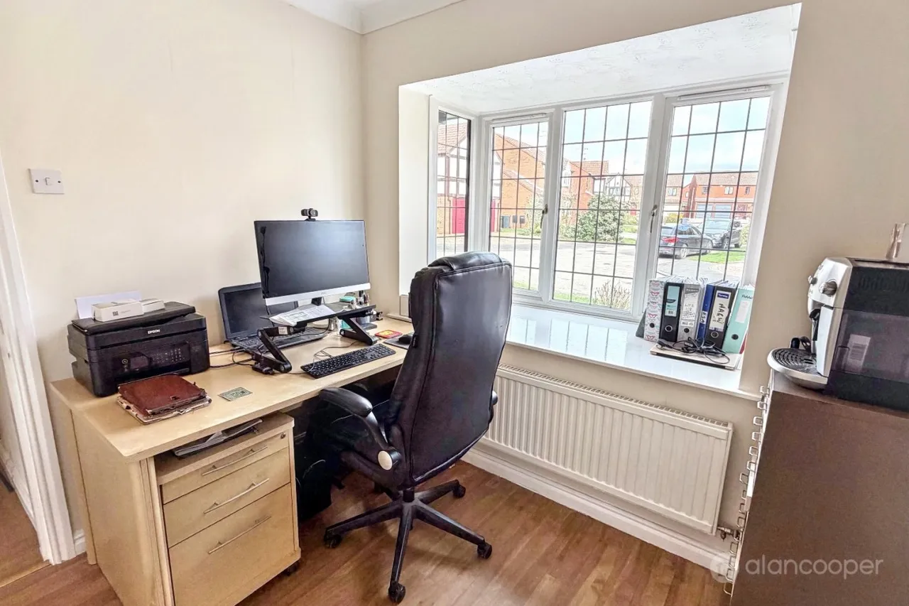 Chichester Close, St Nicolas Park, CV11, photo 8