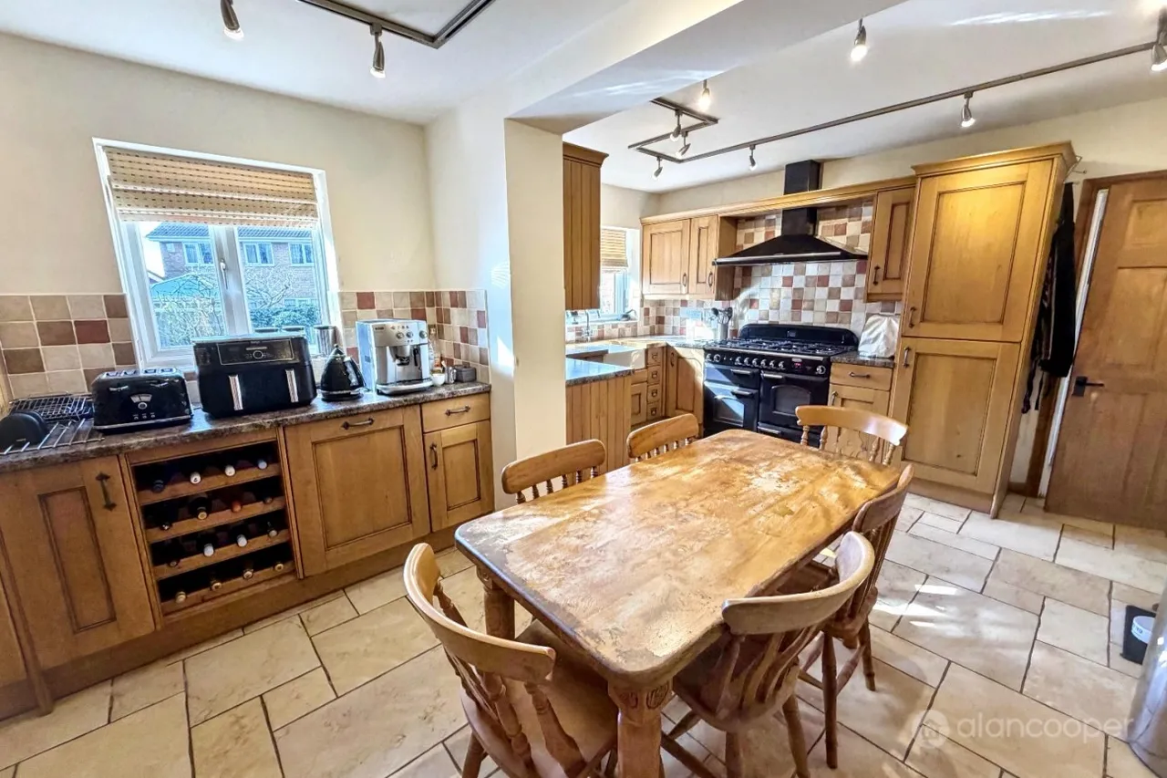Chichester Close, St Nicolas Park, CV11, photo 11