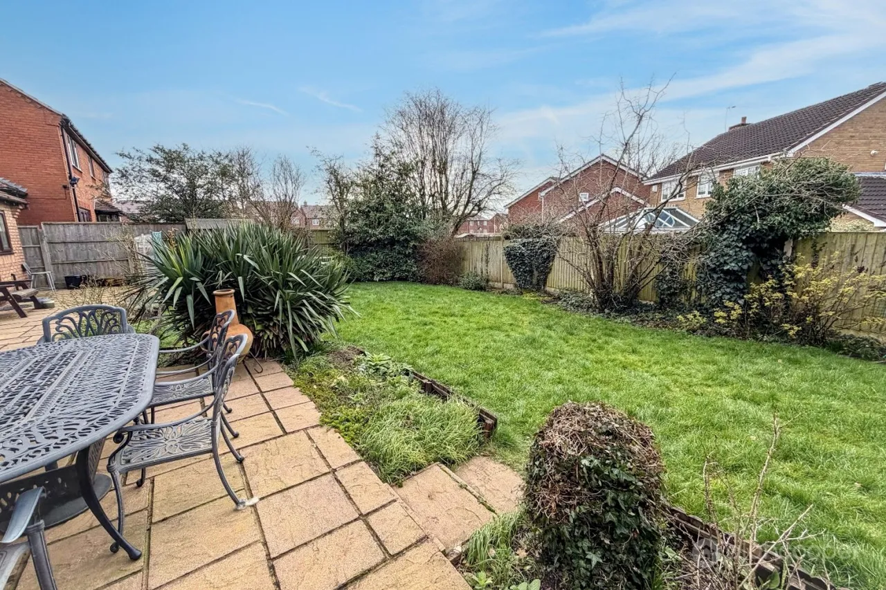 Chichester Close, St Nicolas Park, CV11, photo 29